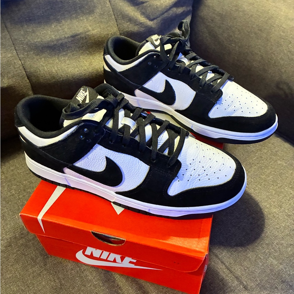Nike Men's Black and White Sneakers